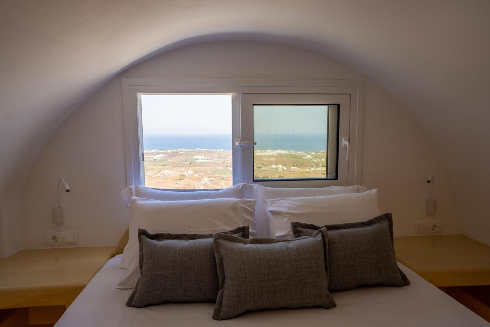 Theophrasti Suites