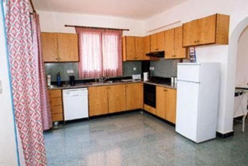 Queen Eyridiki Luxury Villa 1