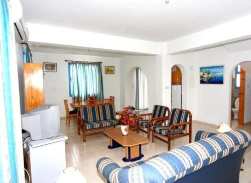 Queen Eyridiki Luxury Villa 1