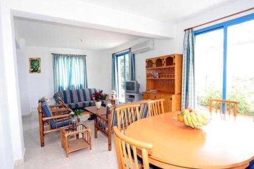 Queen Eyridiki Luxury Villa 1