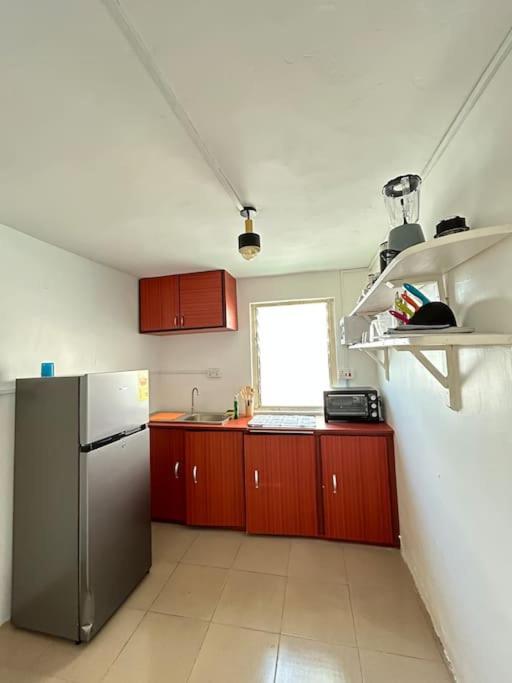 Big, Beautiful & secure house - Oxford st Barnor