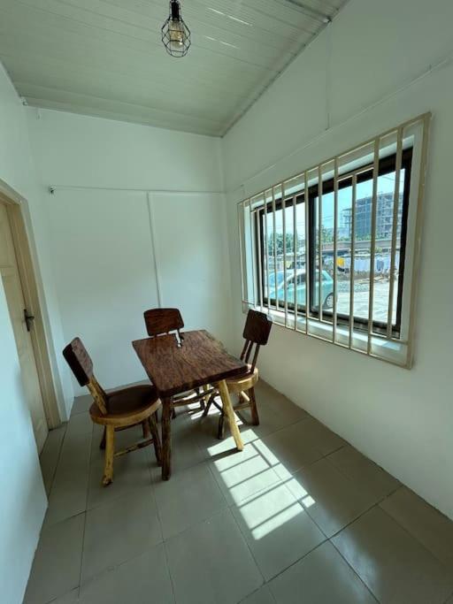 Big, Beautiful & secure house - Oxford st Barnor
