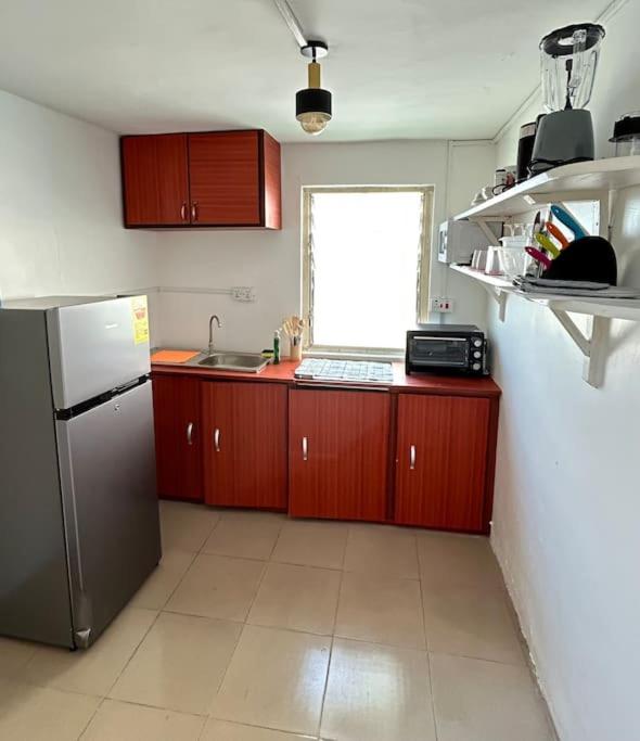 Big, Beautiful & secure house - Oxford st Barnor