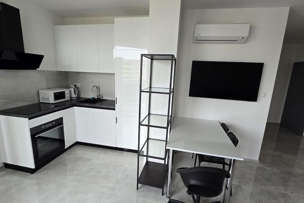 Air conditioned 2 room Apartment Vienna Gate, 4 view 3