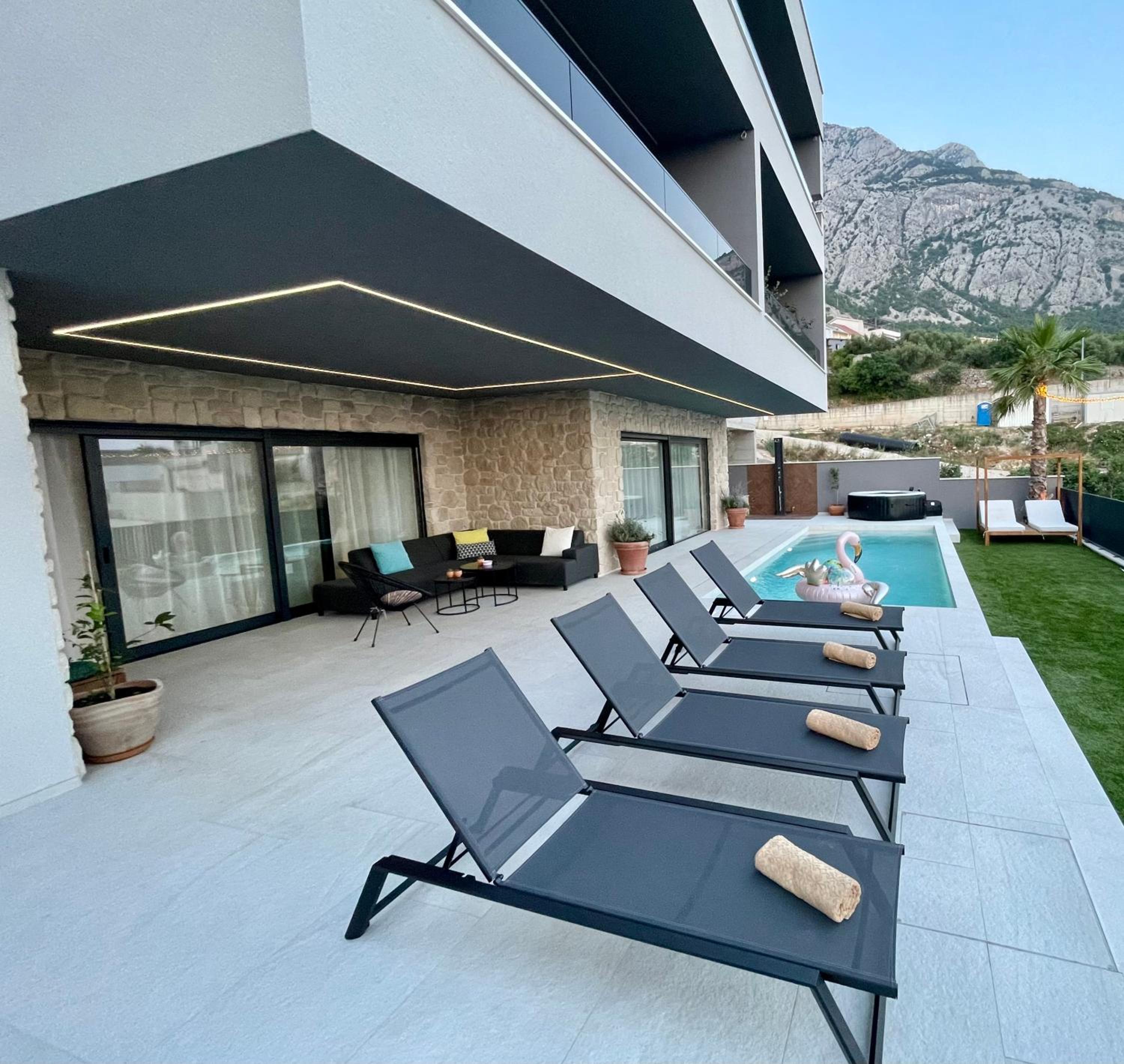 Villa 5 view 2