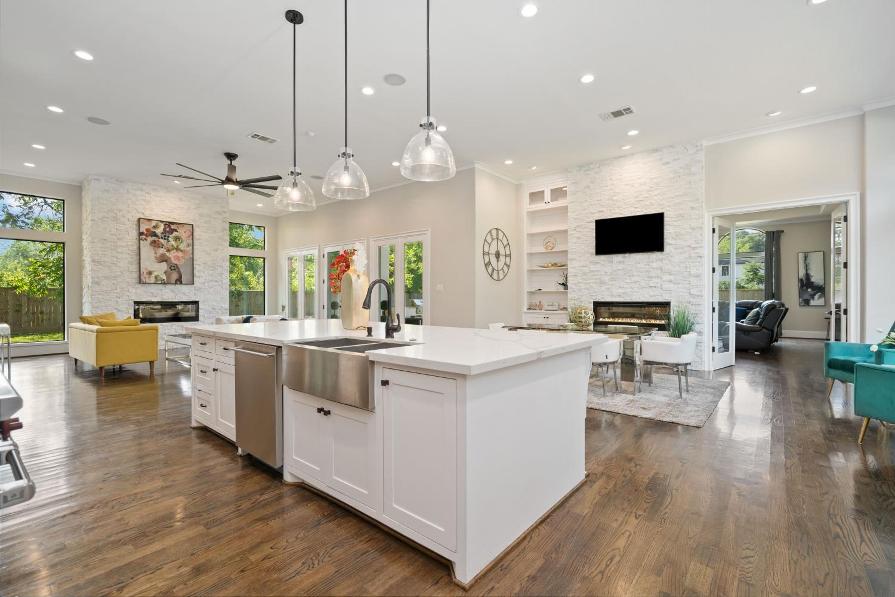 Gated Houston Luxury Mansion view 4