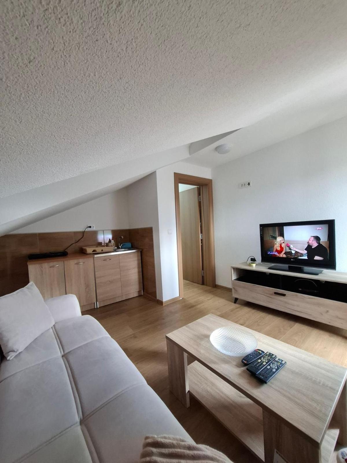 Chalet LENA & One Bedroom Apartment Lena