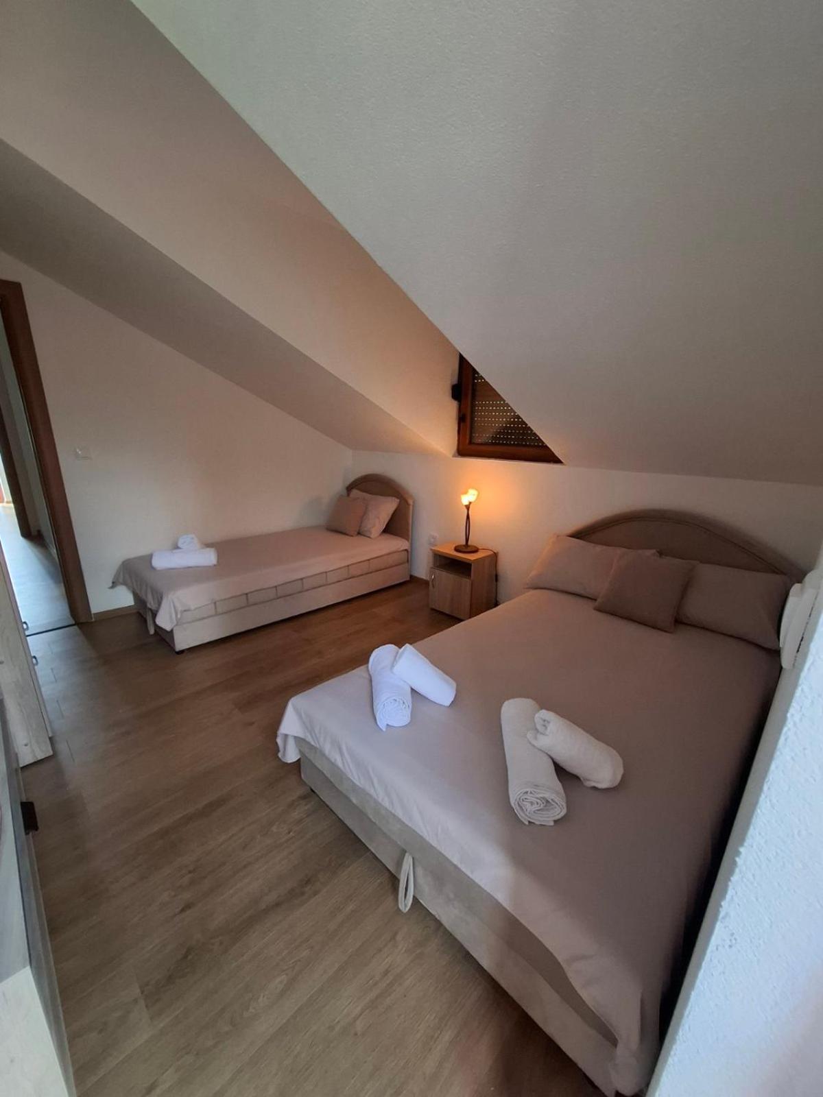 Chalet LENA & One Bedroom Apartment Lena