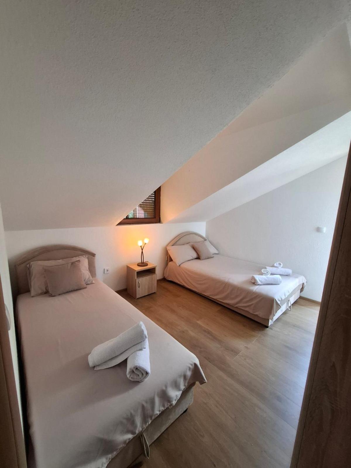 Chalet LENA & One Bedroom Apartment Lena