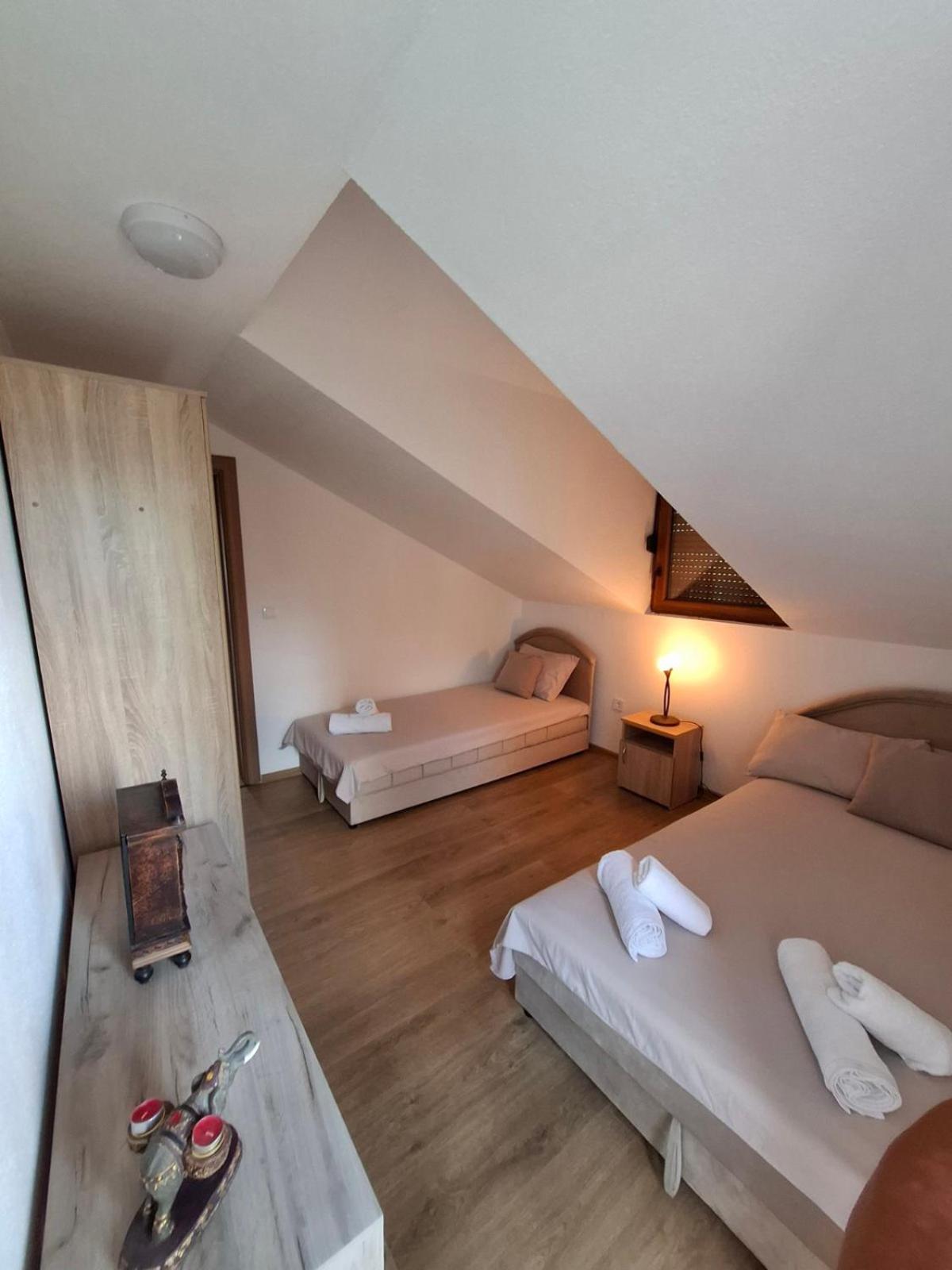 Chalet LENA & One Bedroom Apartment Lena
