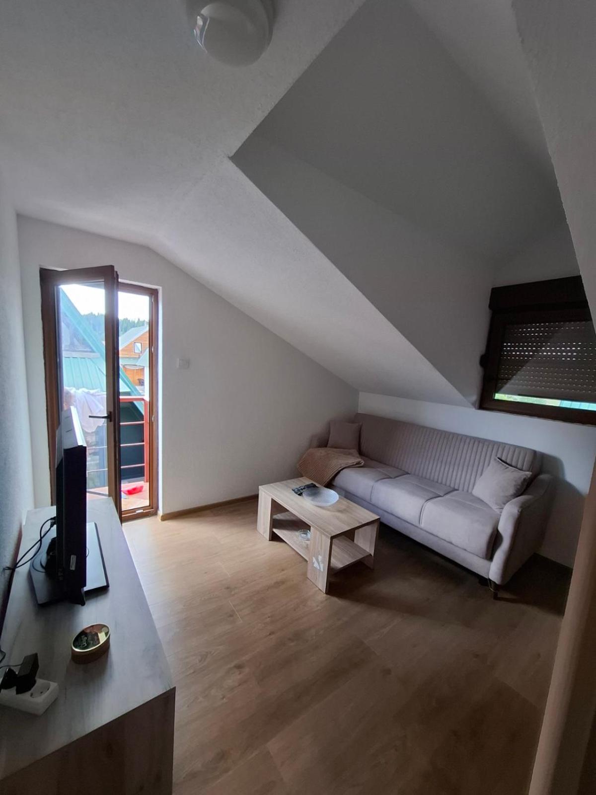 Chalet LENA & One Bedroom Apartment Lena