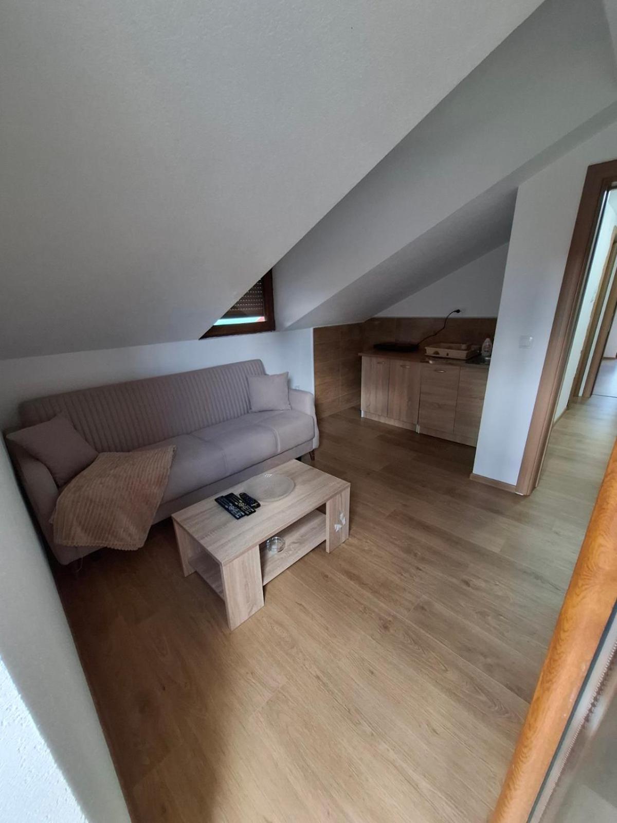 Chalet LENA & One Bedroom Apartment Lena