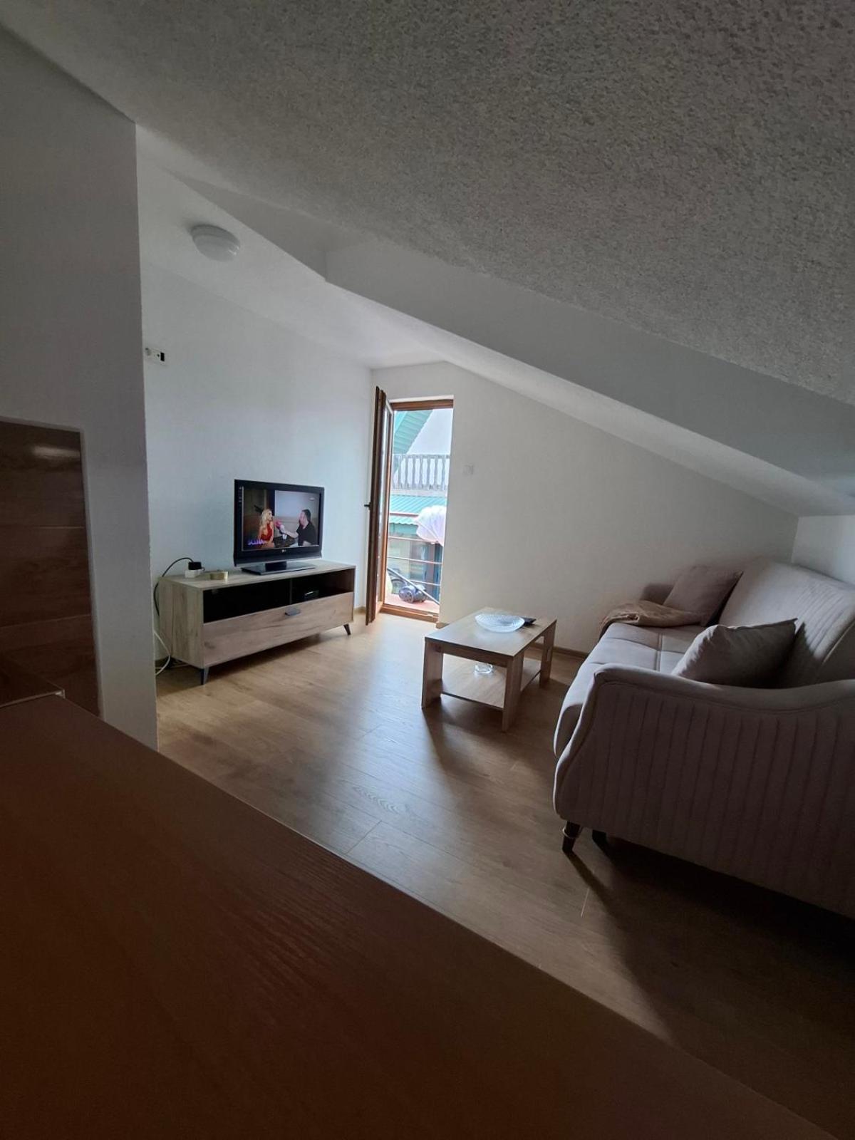 Chalet LENA & One Bedroom Apartment Lena