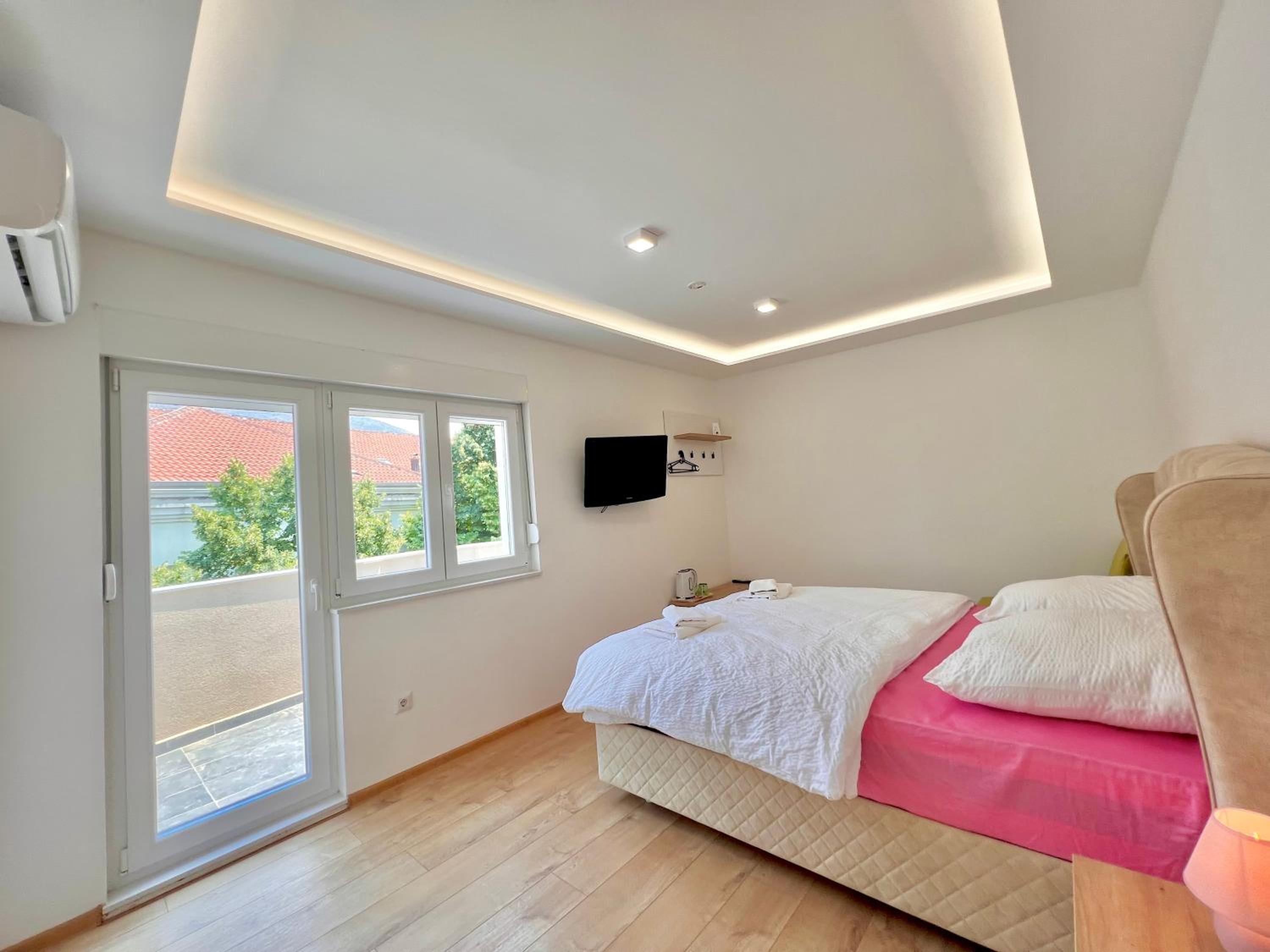 Apartments and rooms Monaco