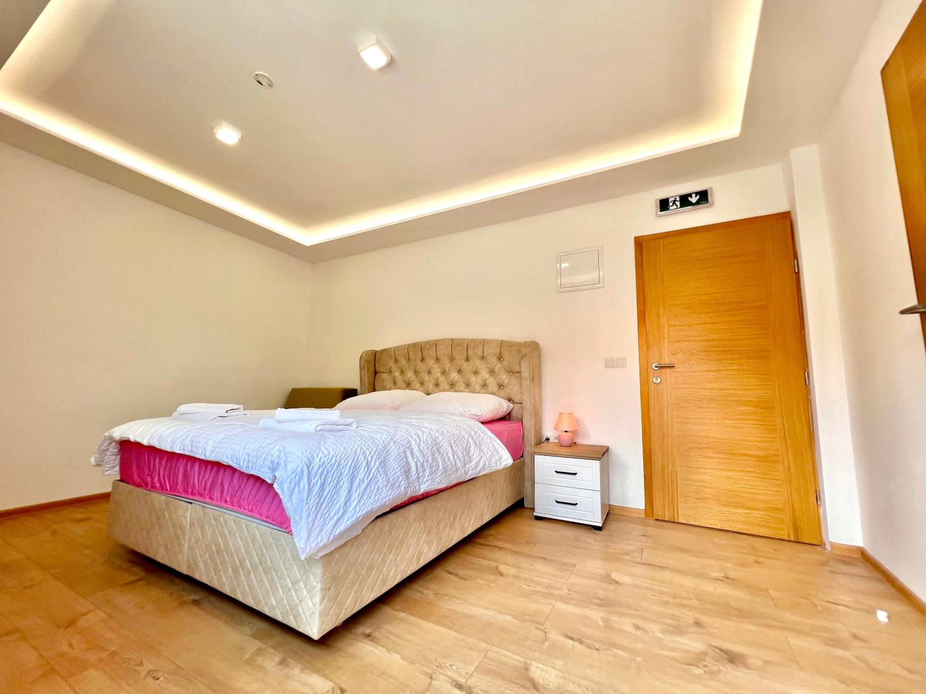 Apartments and rooms Monaco