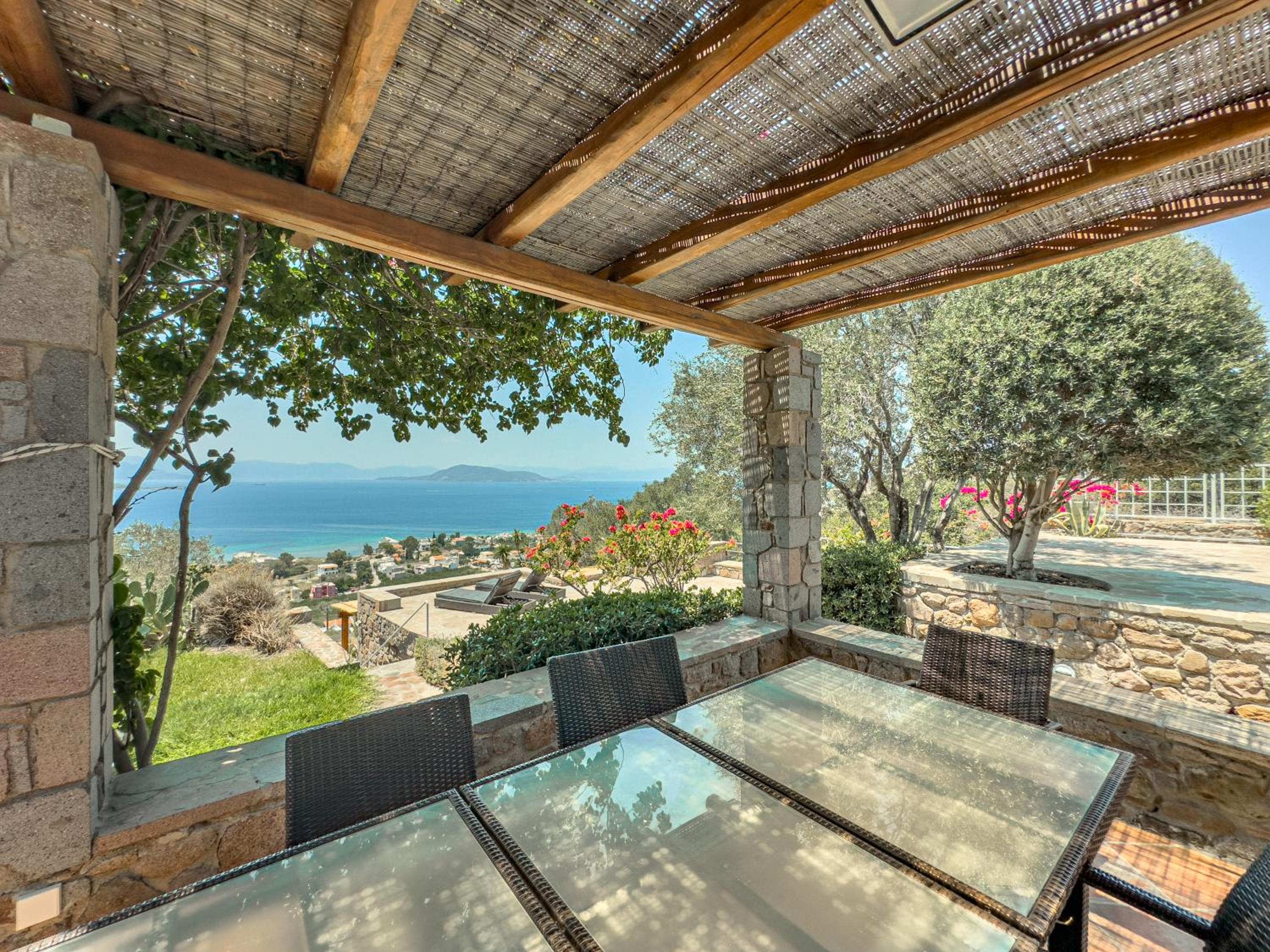 Jules and Jim Villa view 5
