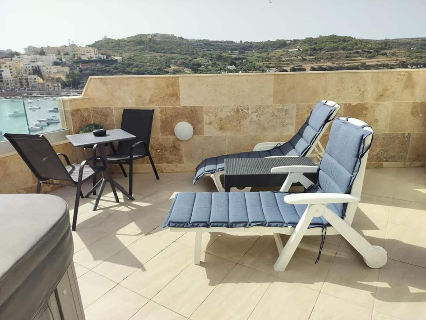 DuplexPenthouse seafront with hot tub by Homely, photo 41