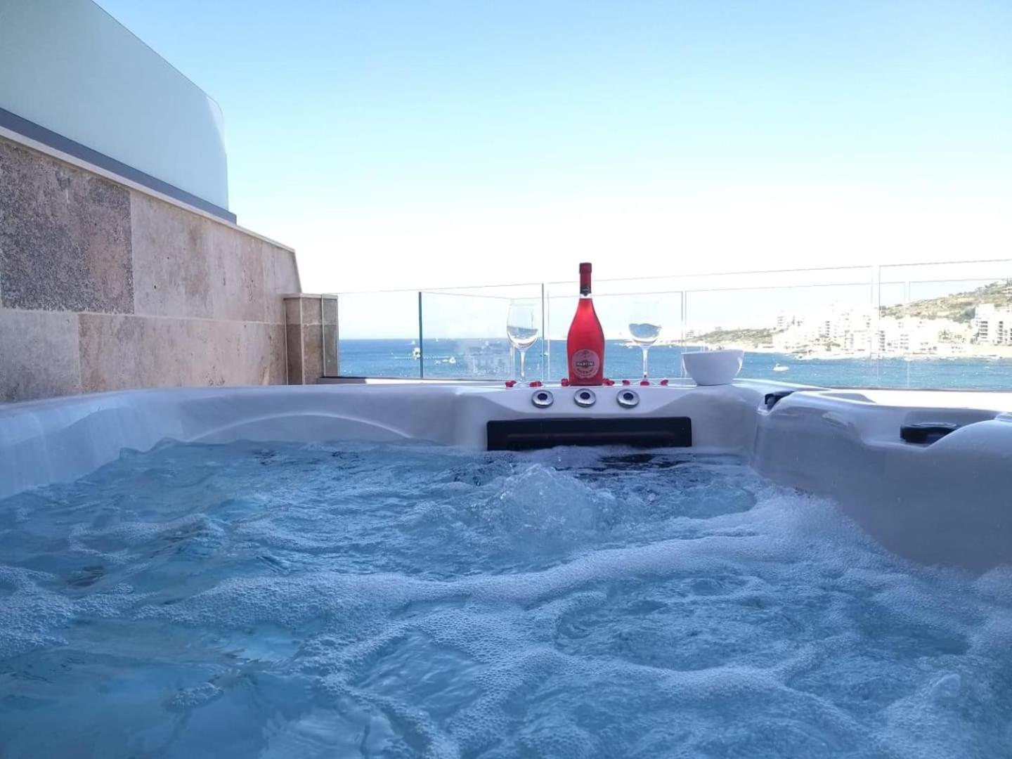 DuplexPenthouse seafront with hot tub by Homely, photo 16