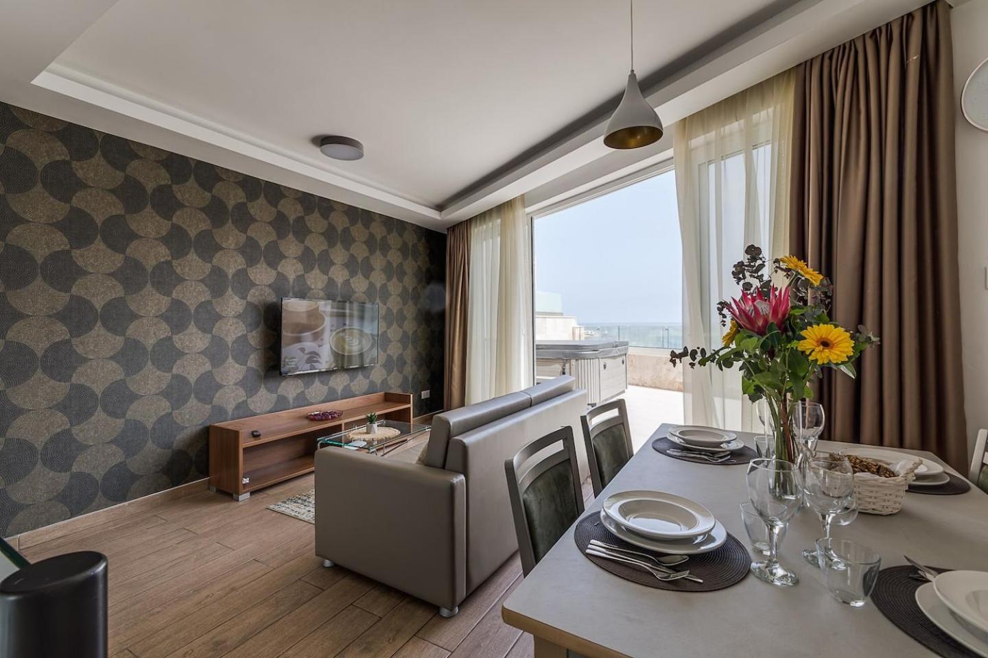 DuplexPenthouse seafront with hot tub by Homely, photo 43