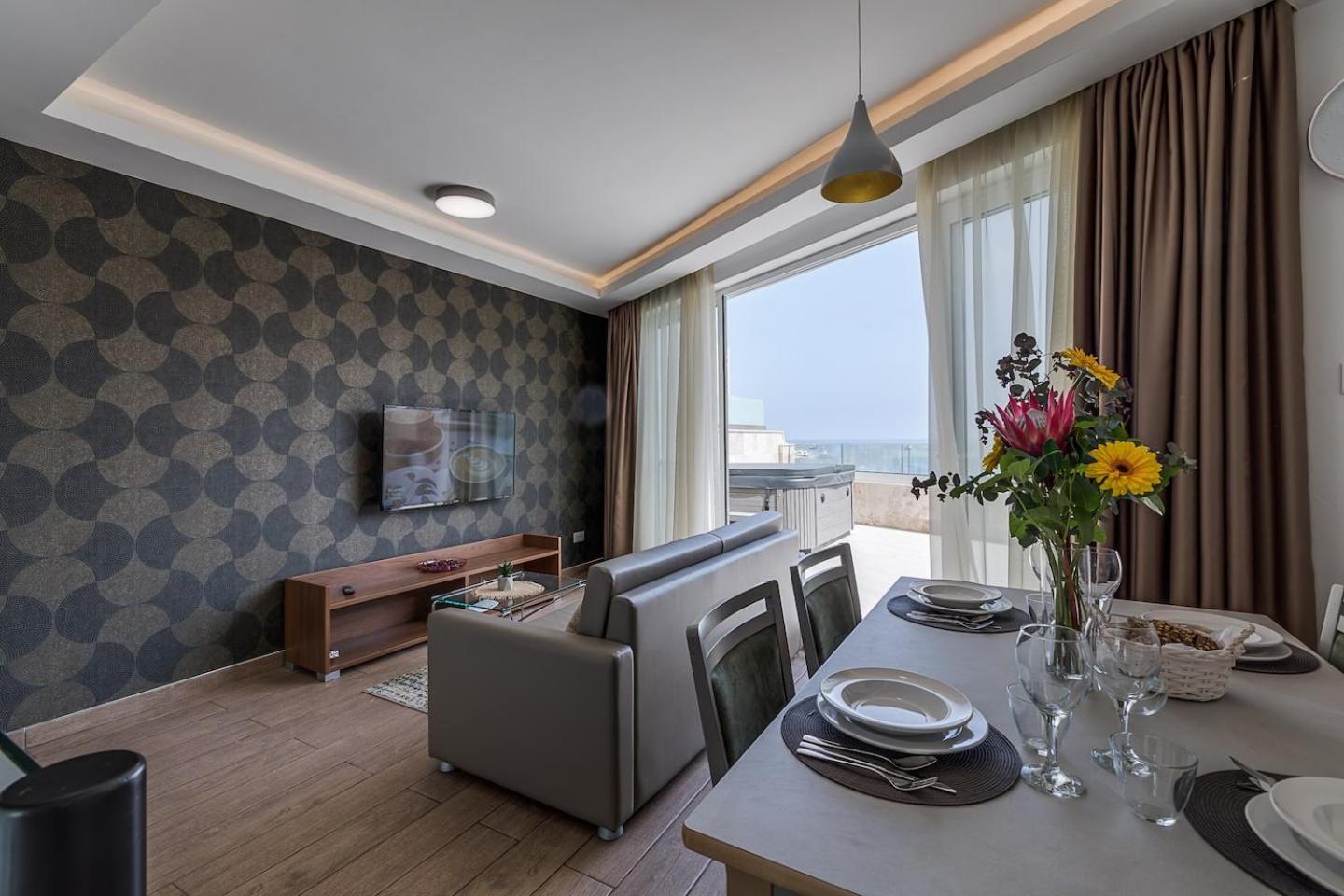 DuplexPenthouse seafront with hot tub by Homely, photo 30