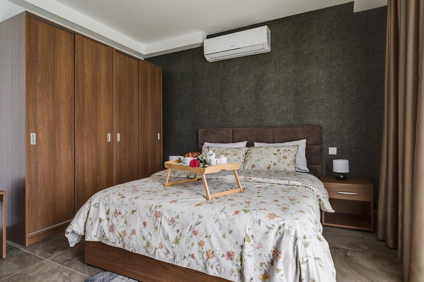 DuplexPenthouse seafront with hot tub by Homely, photo 4
