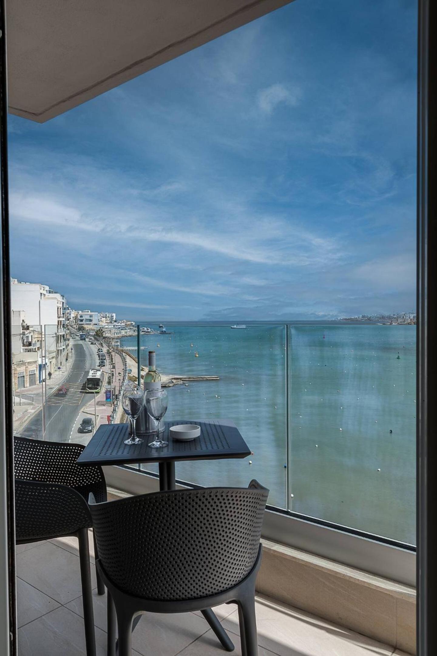 DuplexPenthouse seafront with hot tub by Homely, photo 26