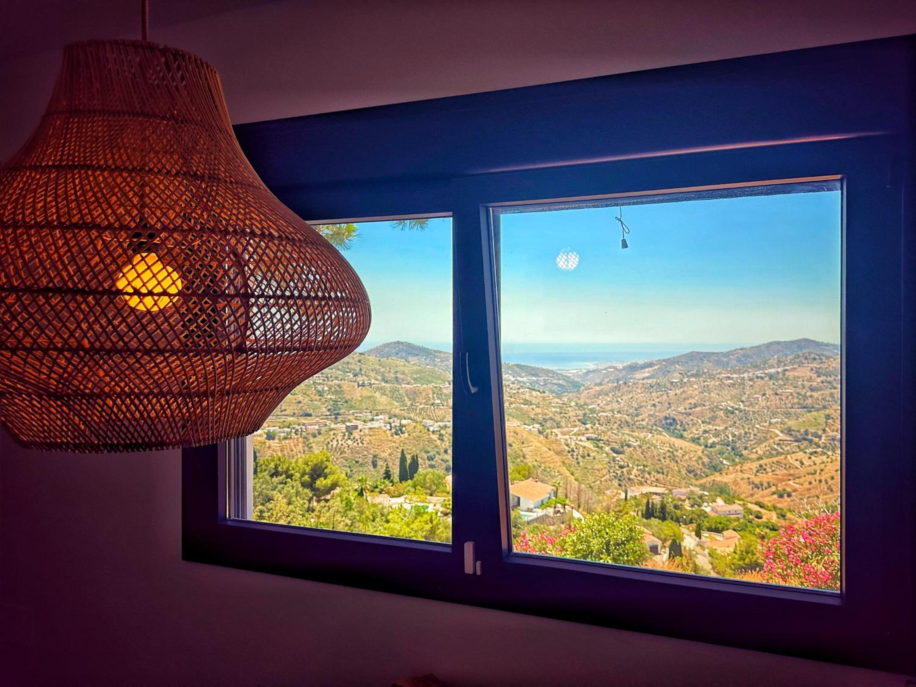2 Bed Villa - Sleeps 4 - Hot Tub - Parking