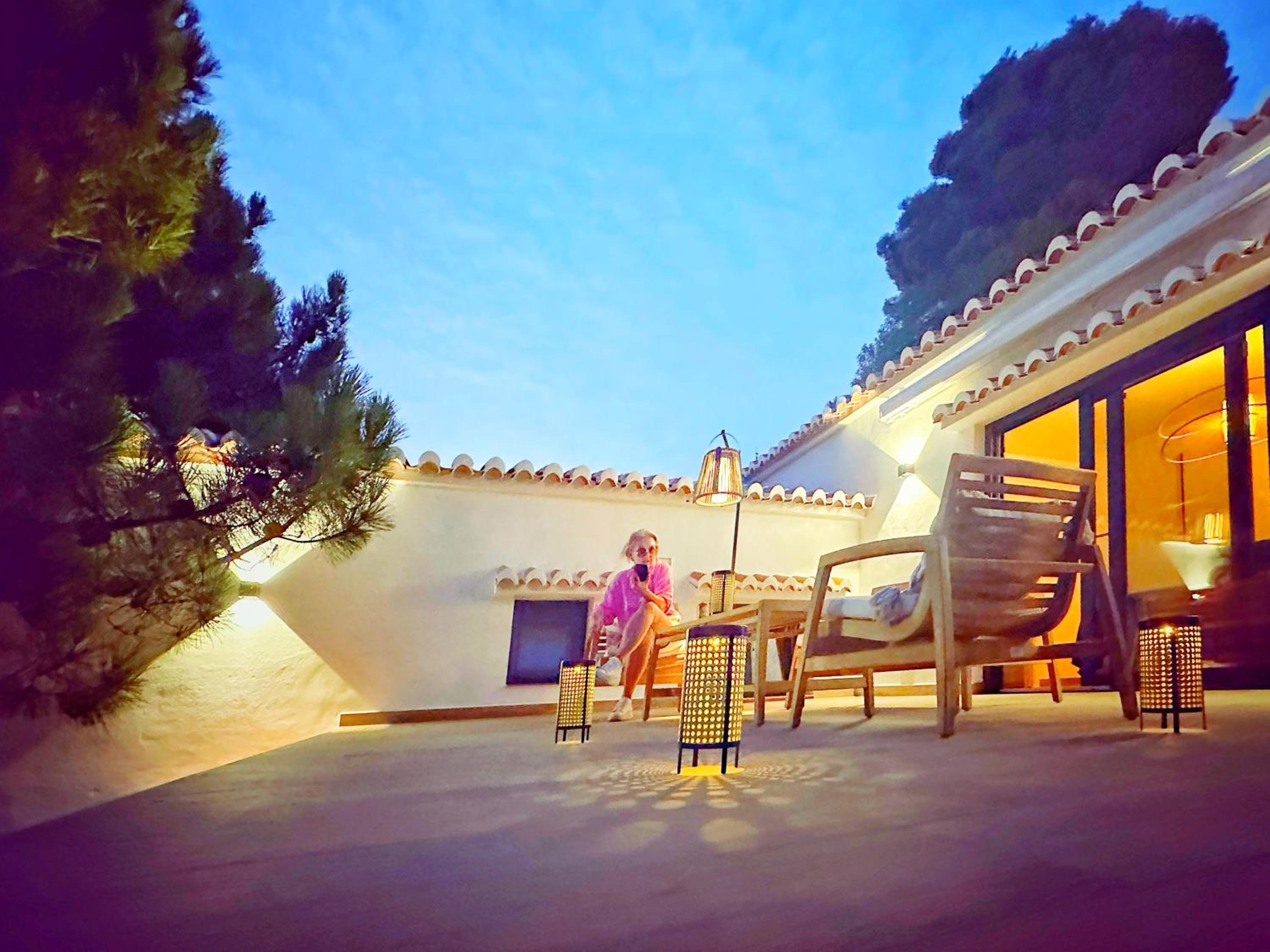 2 Bed Villa - Sleeps 4 - Hot Tub - Parking