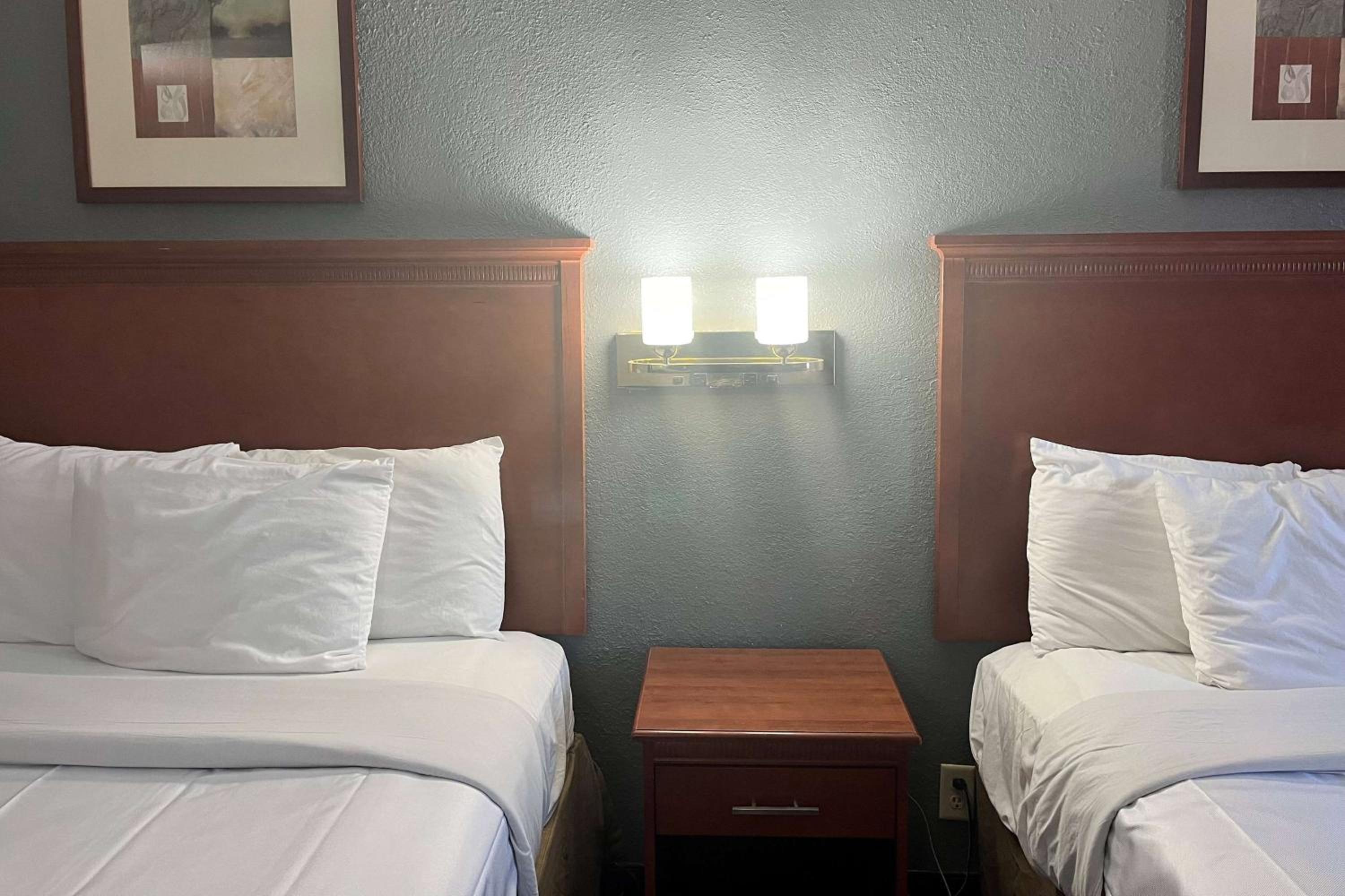 Terre Haute Vacations - Travelodge by Wyndham Terre Haute - Property Image 5
