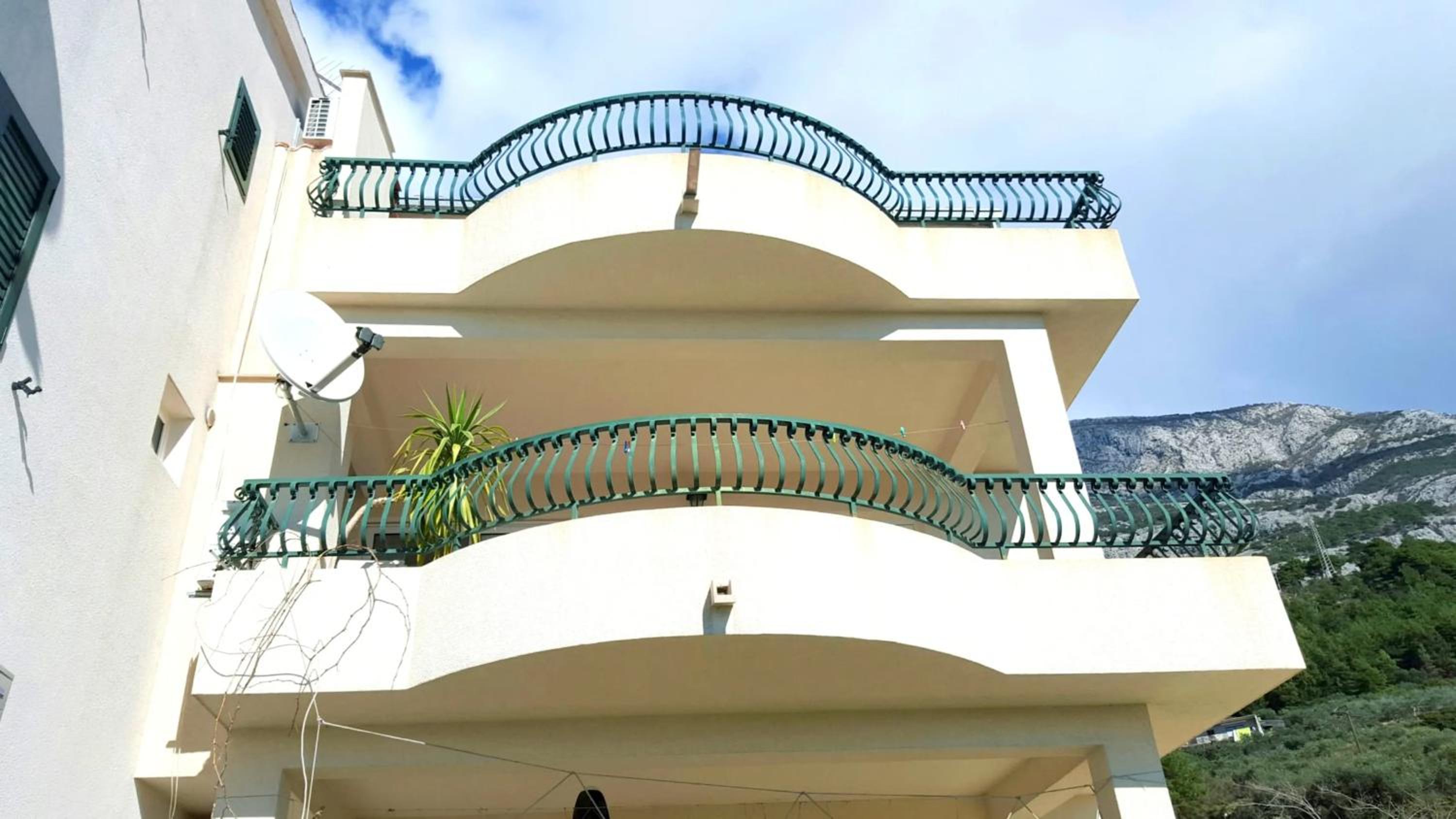 Comfortable apartment in Makarska, 80 m², sea view and terrace view 2