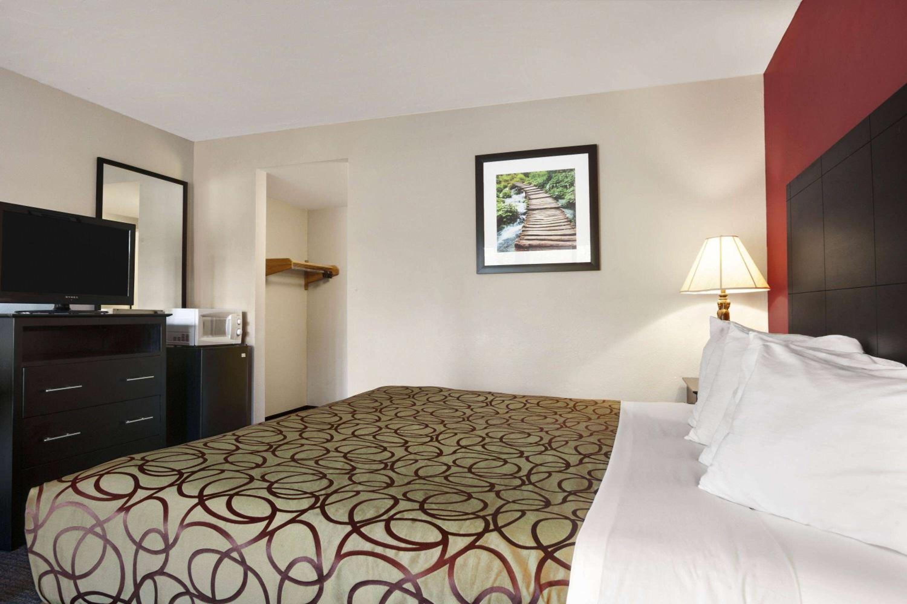 Travelodge by Wyndham Traverse City MI view 2