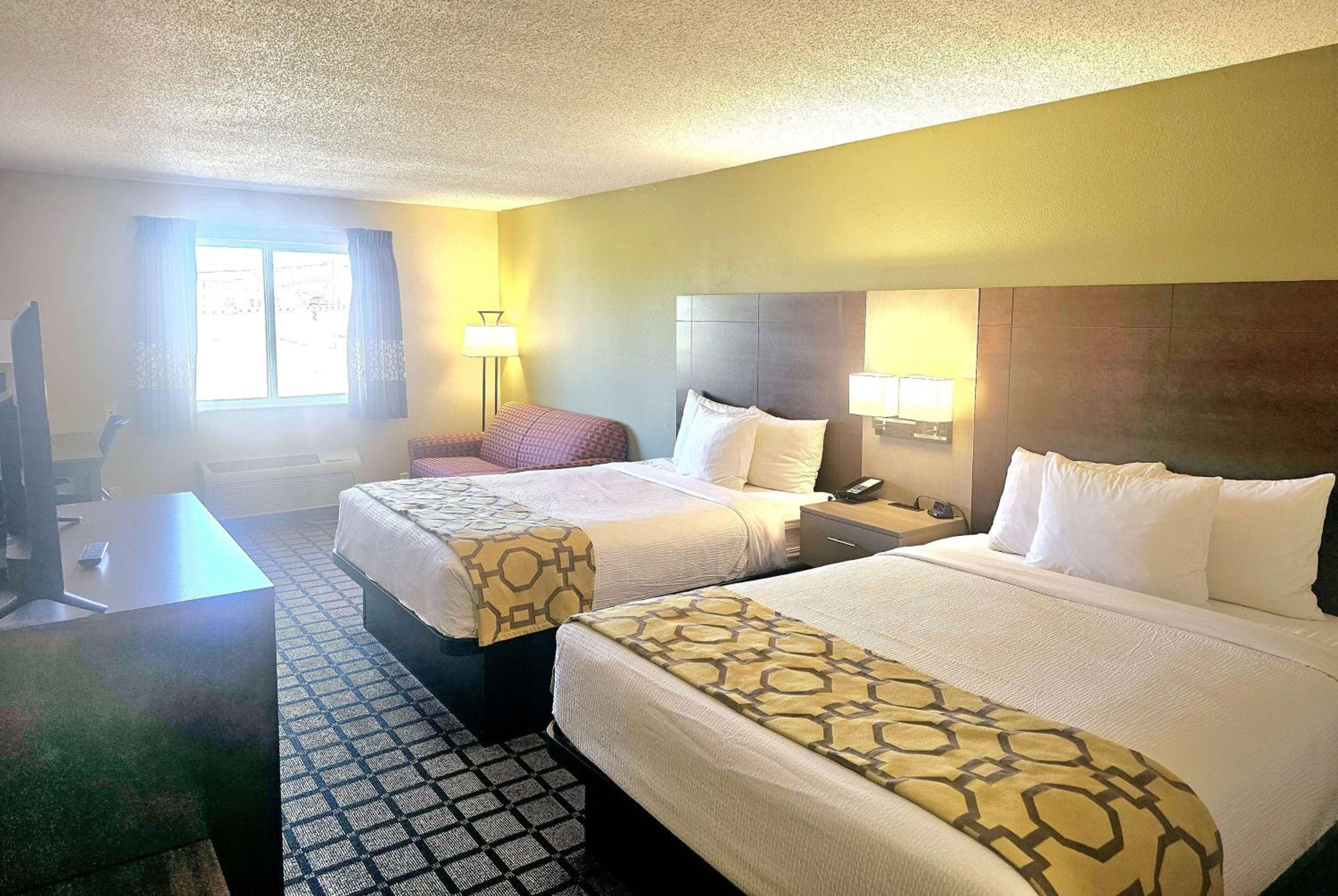 Rolla Vacations - Baymont by Wyndham Rolla - Property Image 3