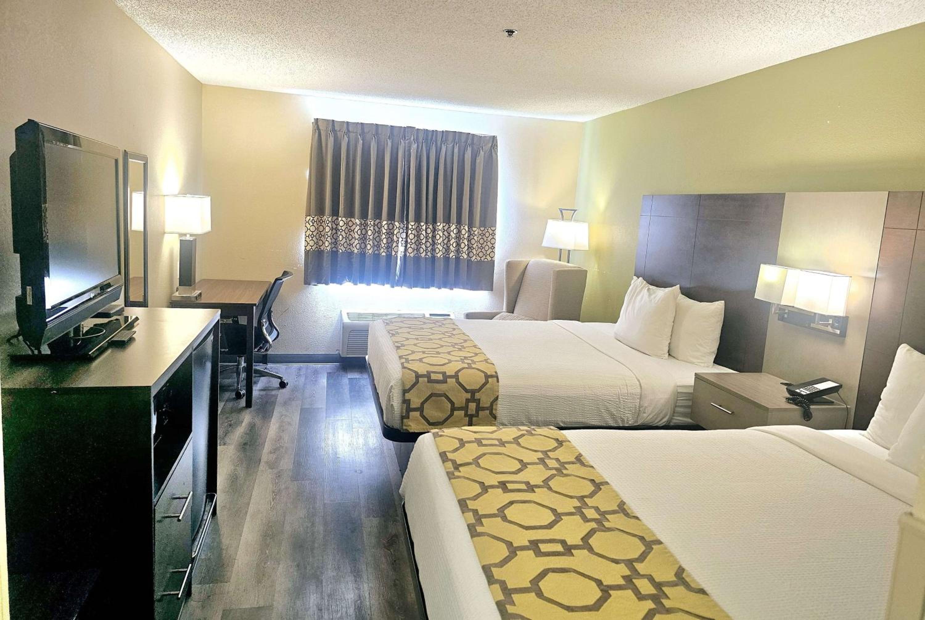Rolla Vacations - Baymont by Wyndham Rolla - Property Image 4