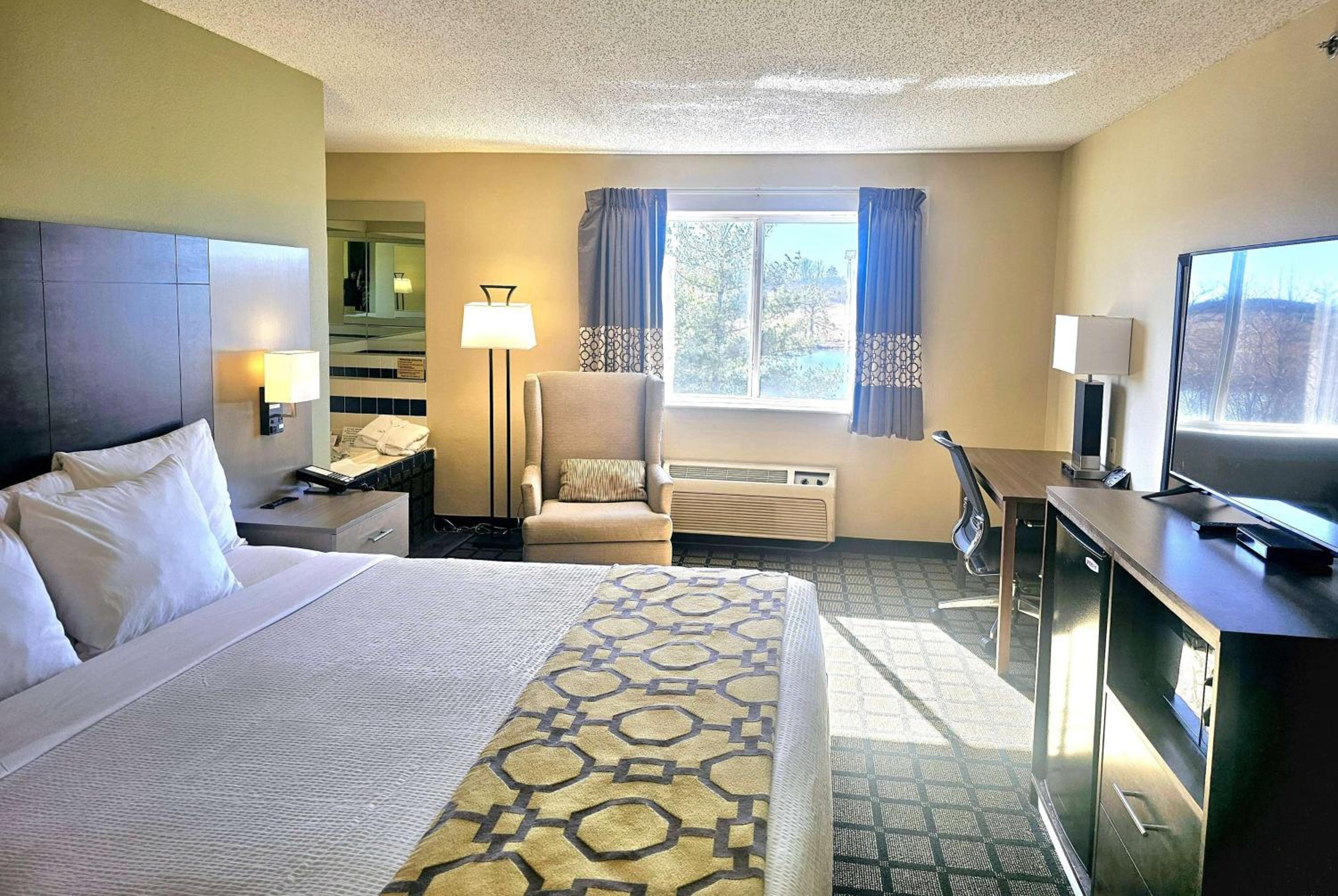 Rolla Vacations - Baymont by Wyndham Rolla - Property Image 9