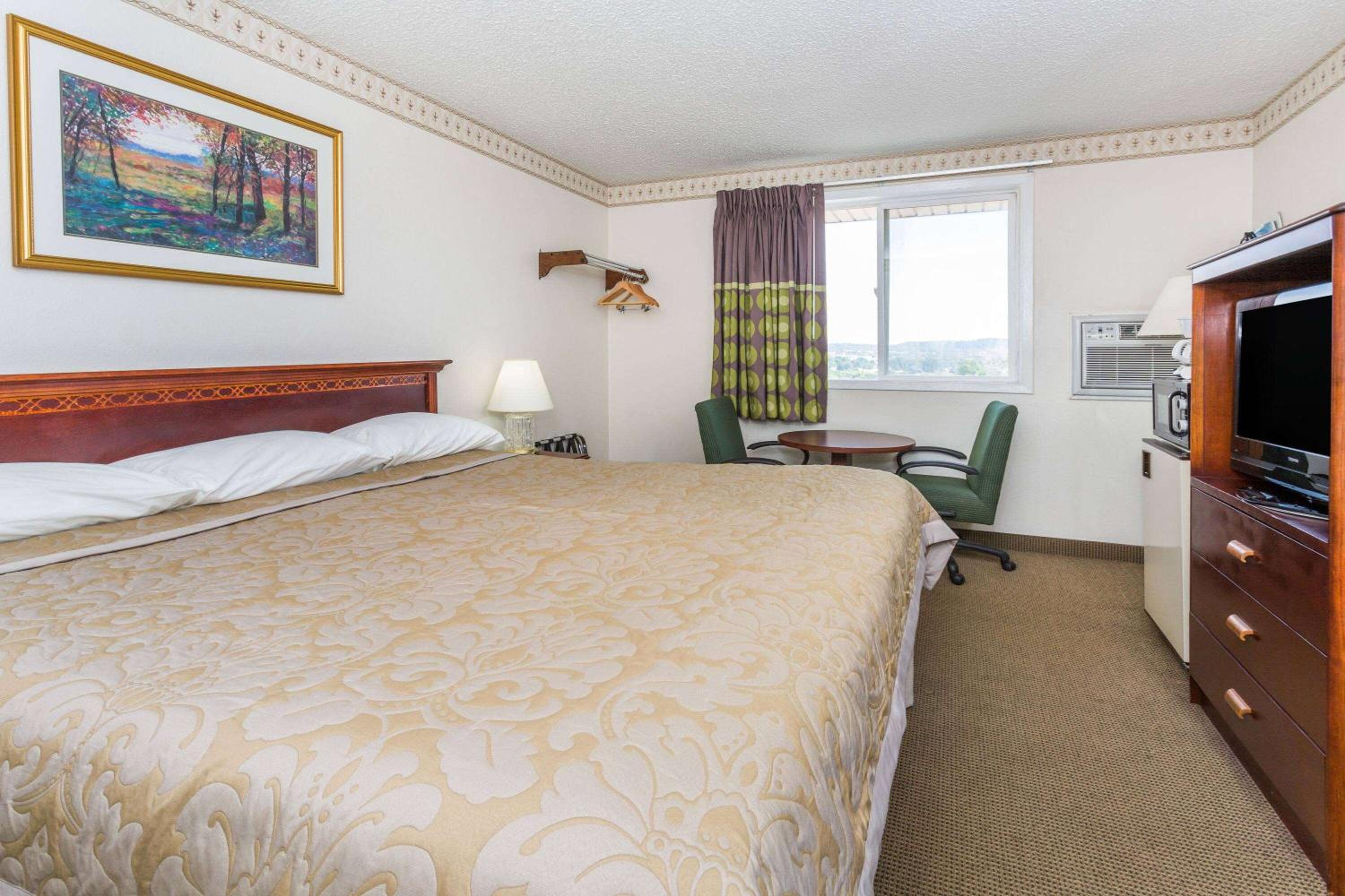 Super 8 by Wyndham Colorado Springs/Chestnut Street