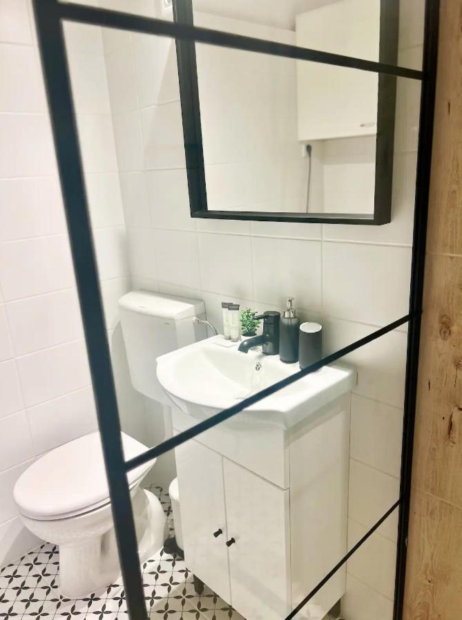 2BR Supercentral Apartment with Variable Beds by NW