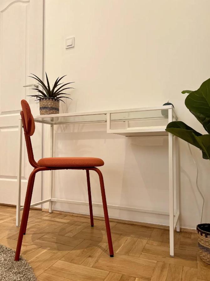 2BR Supercentral Apartment with Variable Beds by NW