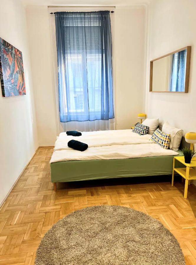 2BR Supercentral Apartment with Variable Beds by NW