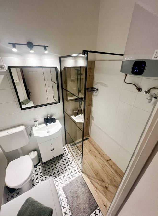 2BR Supercentral Apartment with Variable Beds by NW