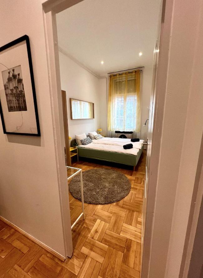 2BR Supercentral Apartment with Variable Beds by NW