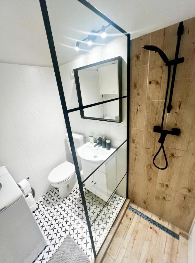 2BR Supercentral Apartment with Variable Beds by NW