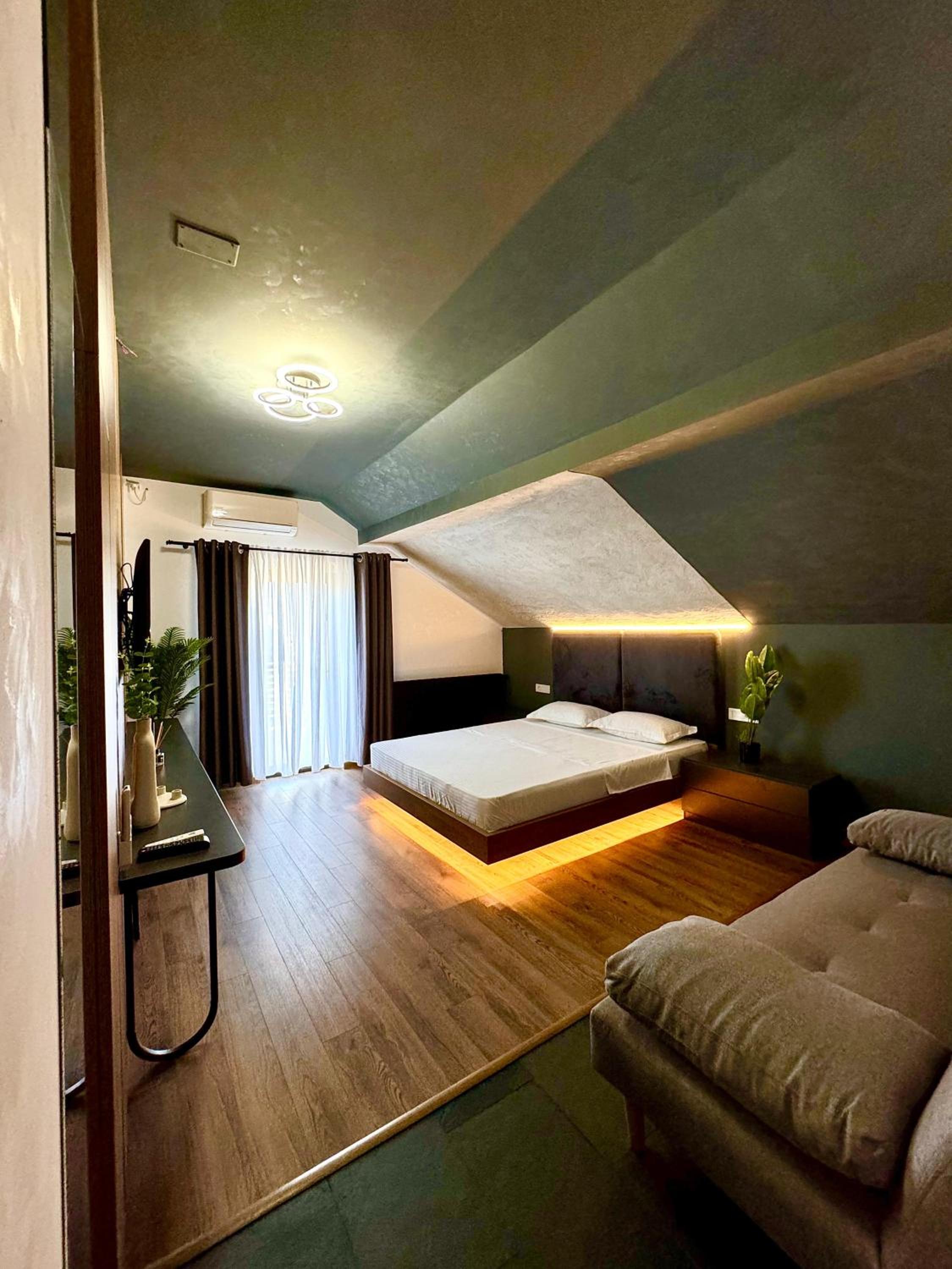Prestige House Delux
