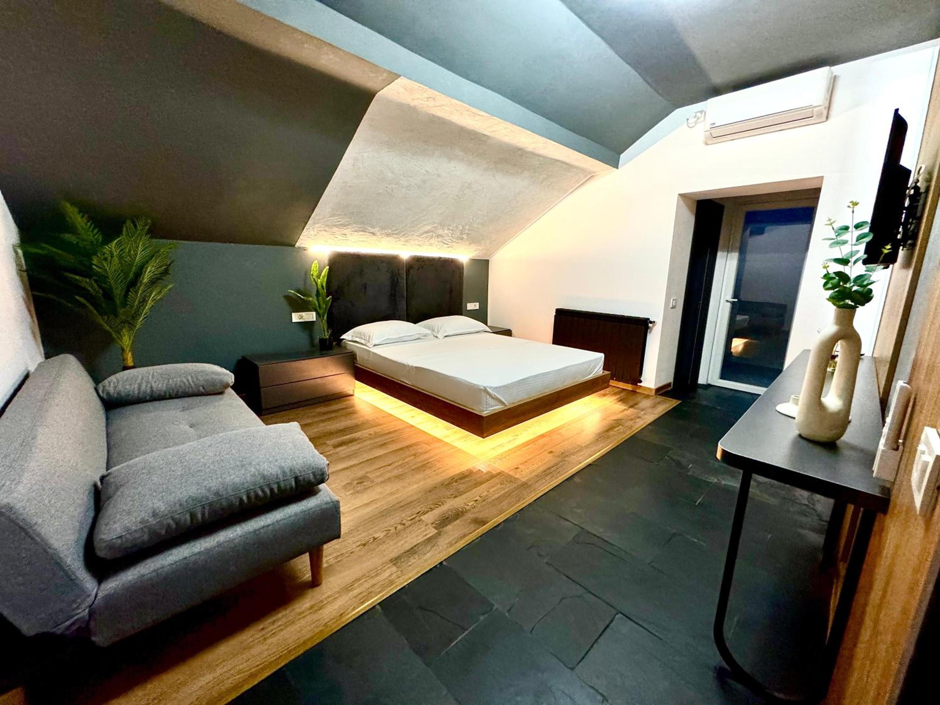 Prestige House Delux
