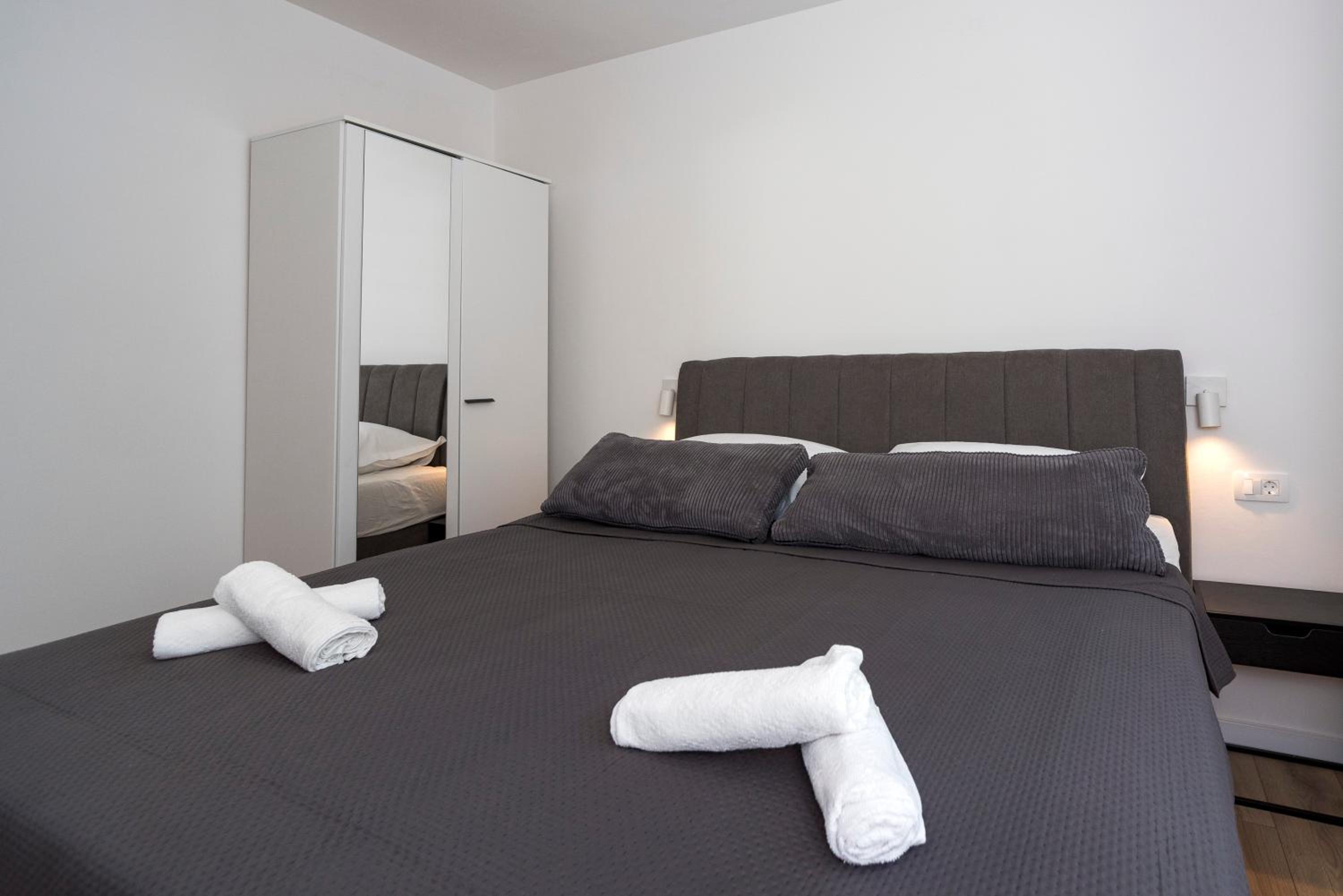 Luxury apartments Nicole view 5