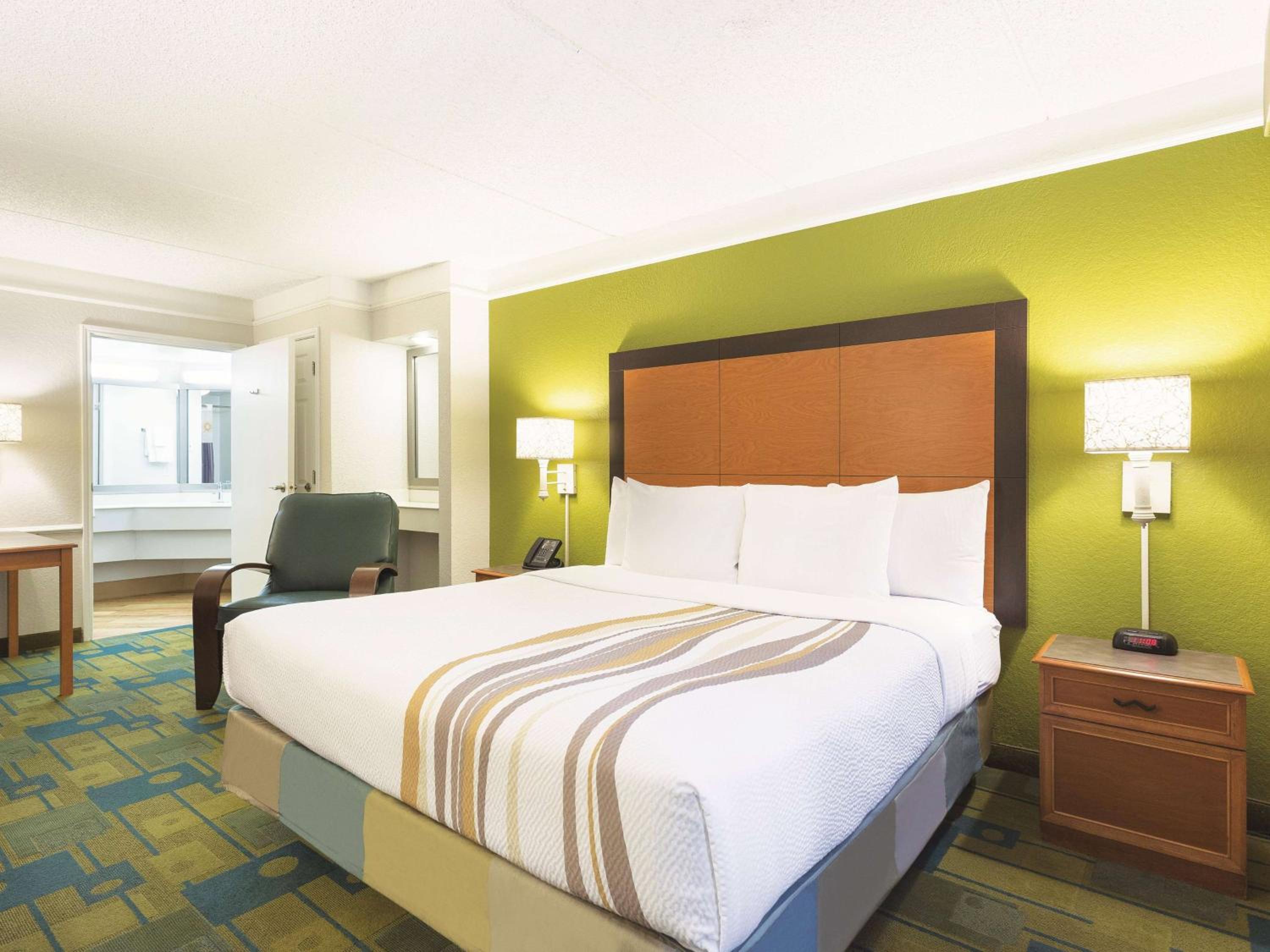 San Diego Vacations - La Quinta Inn by Wyndham San Diego Chula Vista - Property Image 1