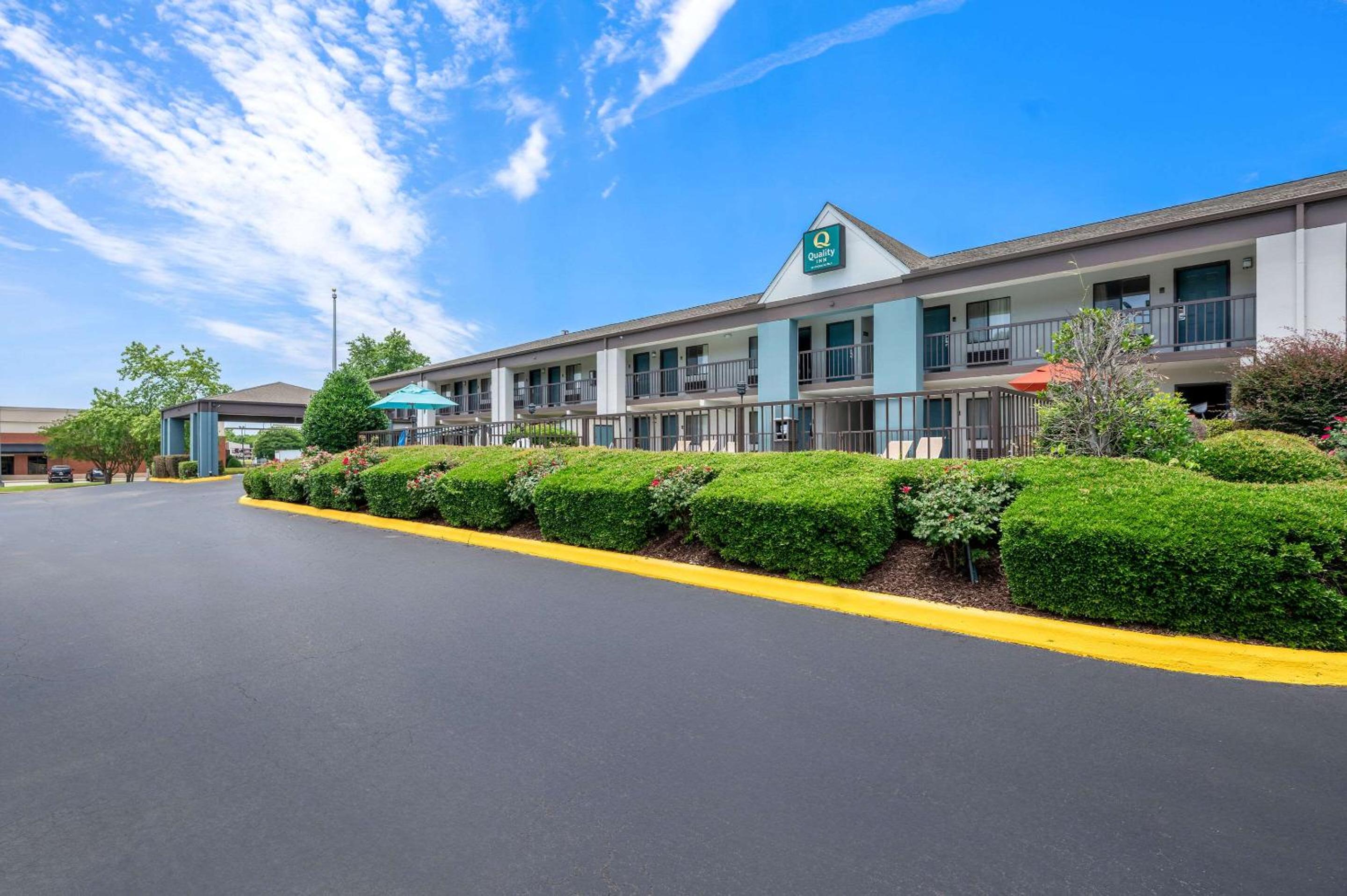 Birmingham Vacations - Quality Inn Pelham I-65 exit 246 - Property Image 1