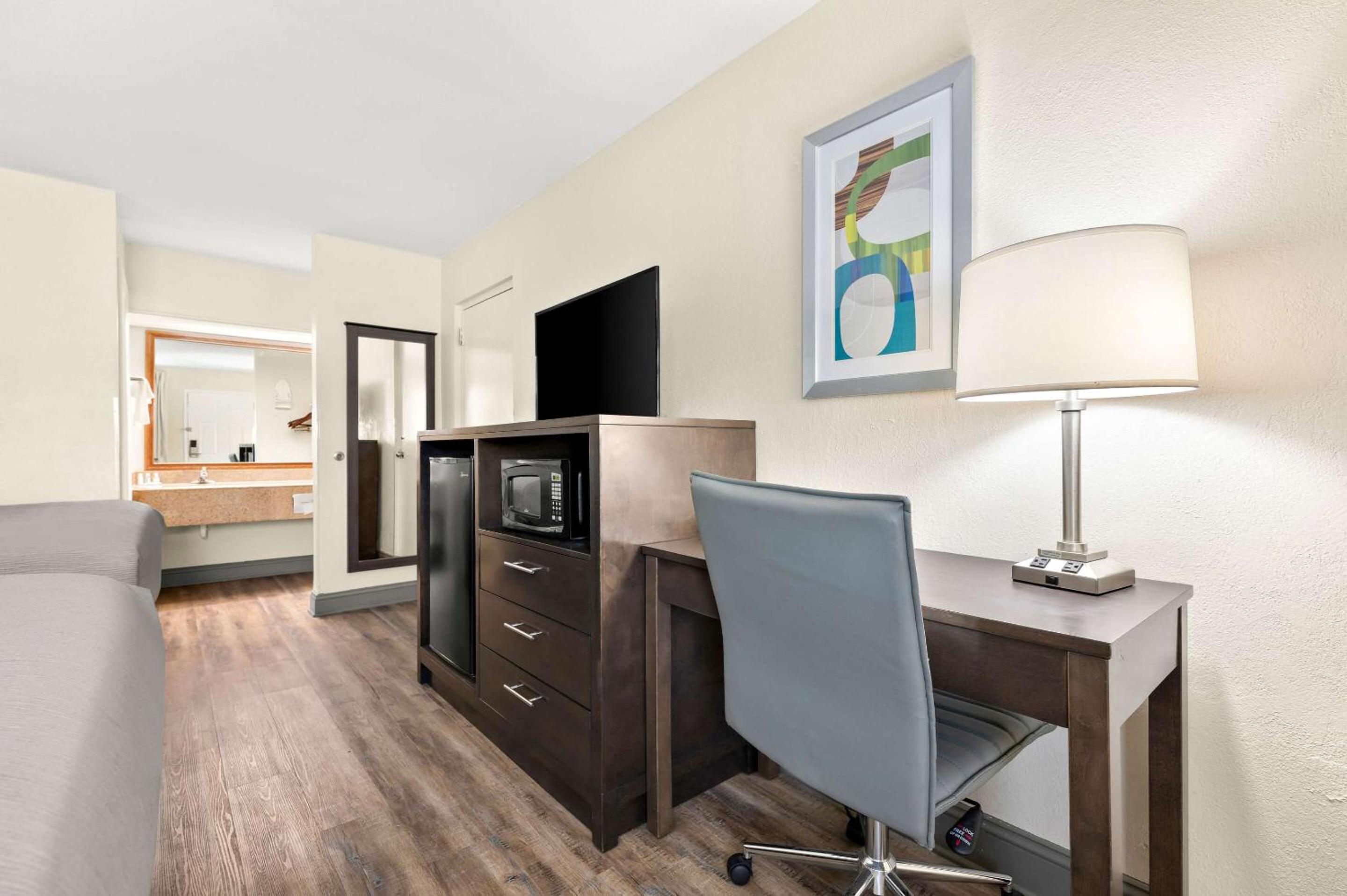 Quality Inn Pelham I-65 exit 246 - Property Image 36