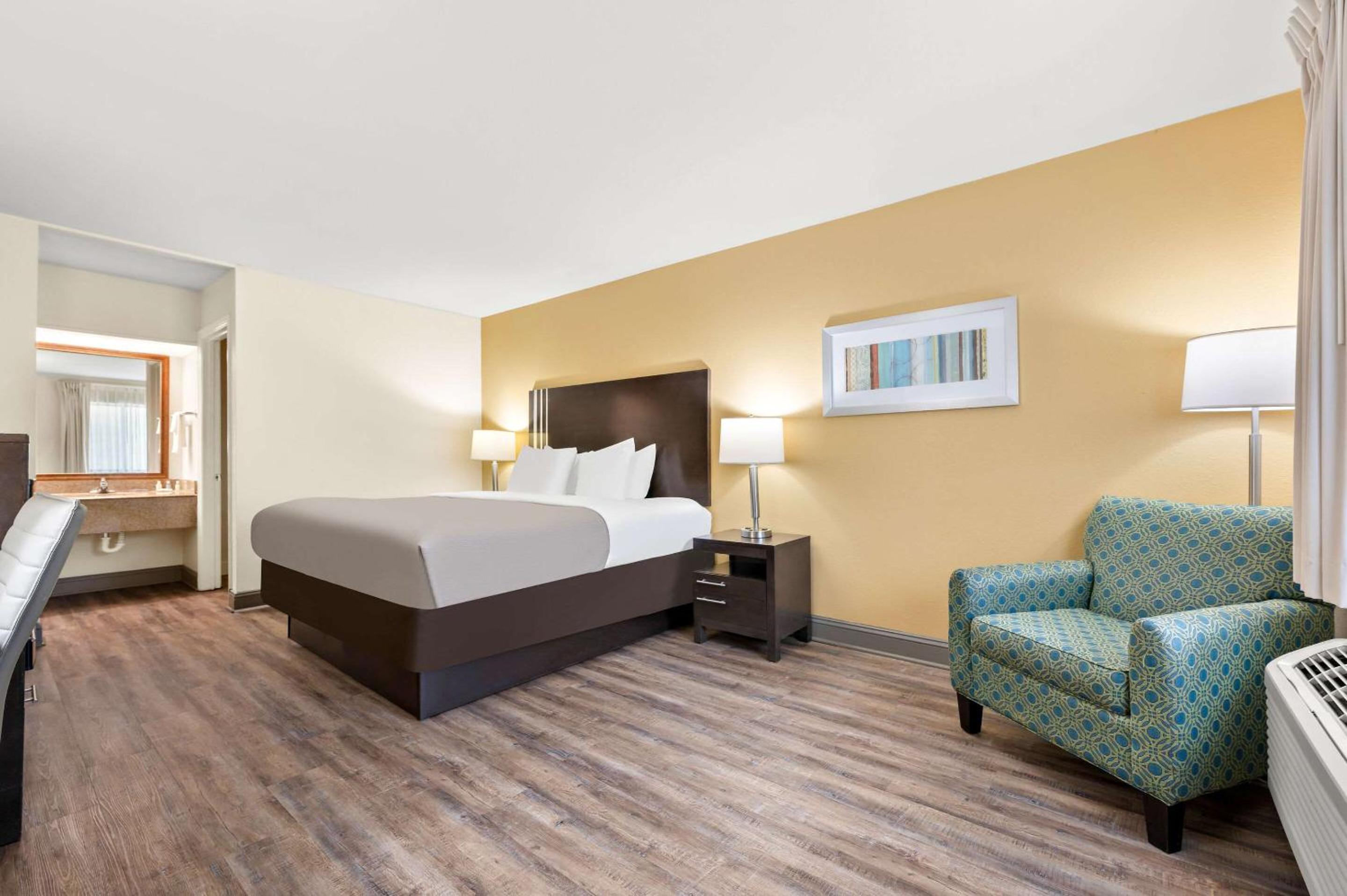 Quality Inn Pelham I-65 exit 246 - Property Image 39