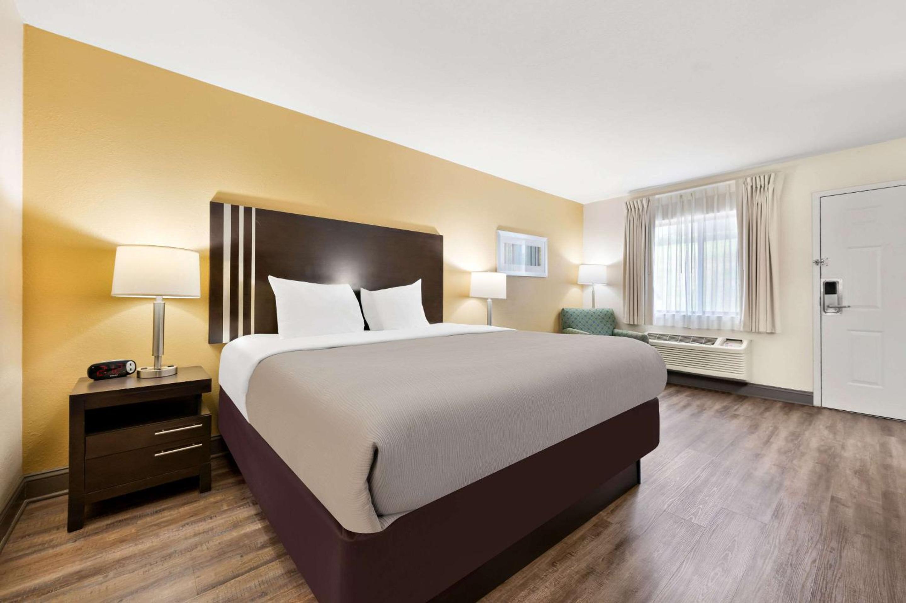 Quality Inn Pelham I-65 exit 246 - Property Image 2