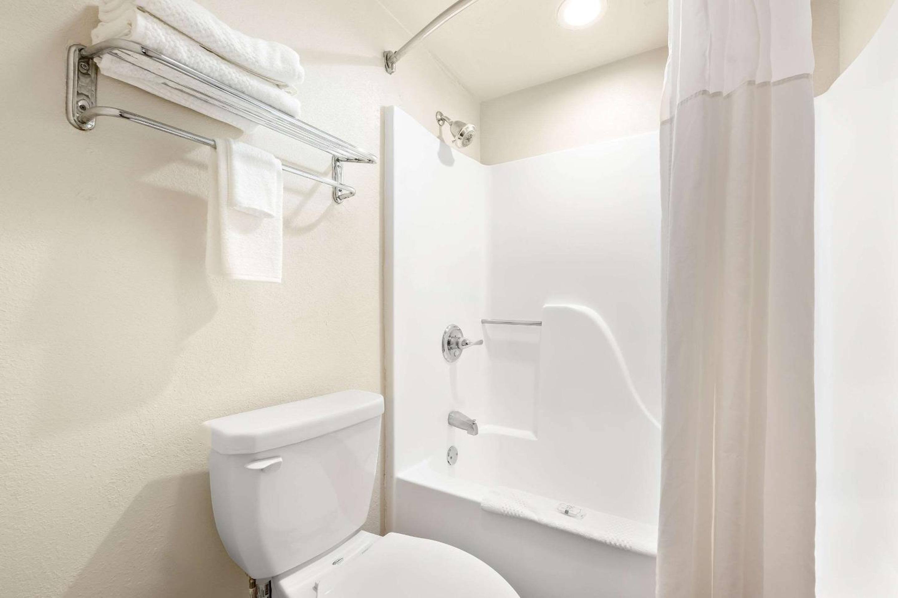 Quality Inn Pelham I-65 exit 246 - Property Image 4